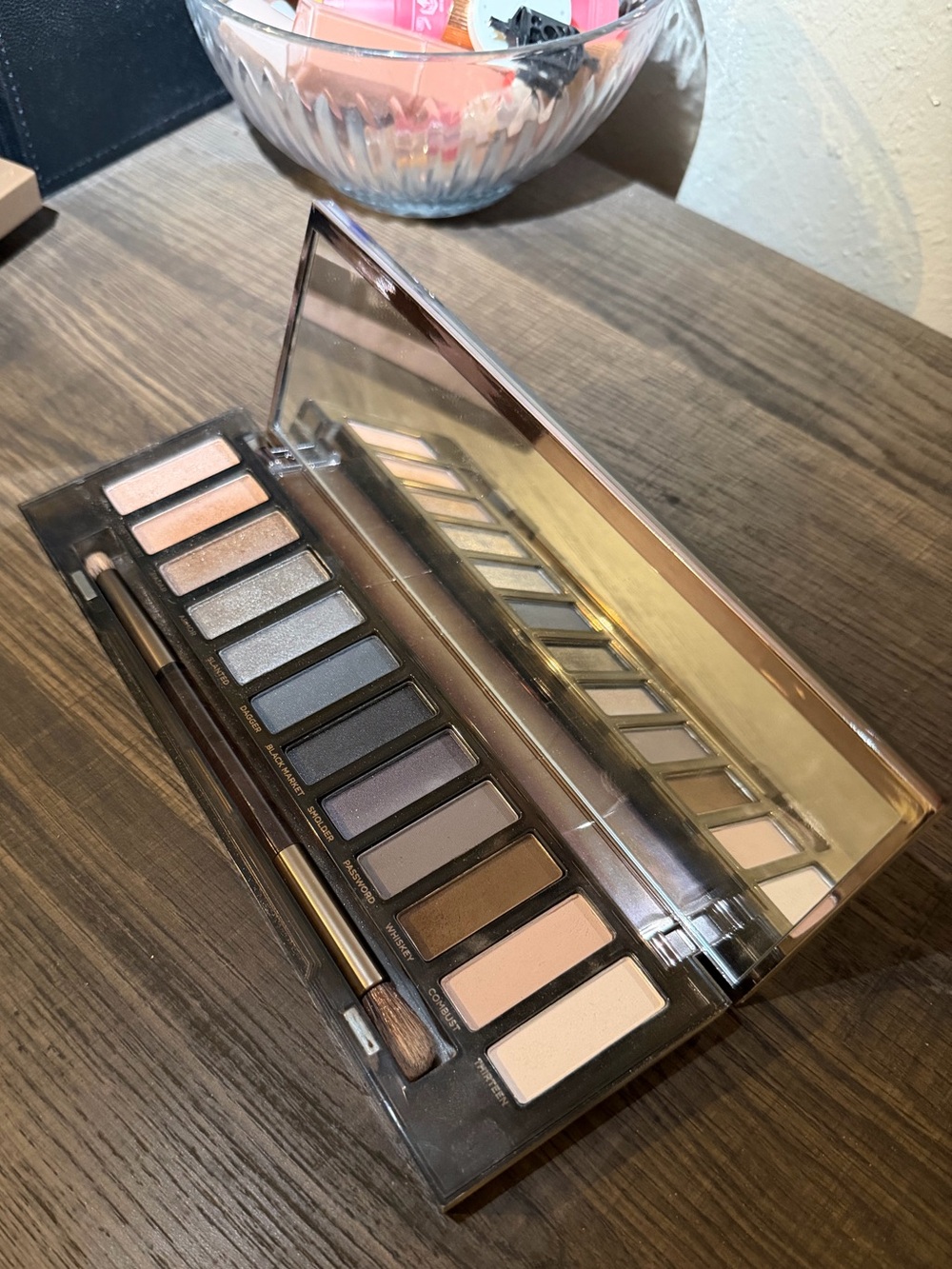 Urban Decay Eyeshadow Palette - Nude, Taupe, Gray, Black & Bronze Shades